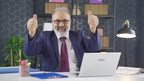Excited-businessman-clapping-at-camera.